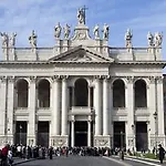 Piazza San Giovanni Bed & Breakfast 4*