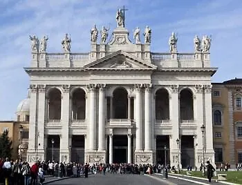 Piazza San Giovanni Couette-café 4*