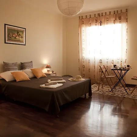 Piazza San Giovanni Couette-café 4*