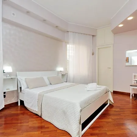 Piazza San Giovanni 4*