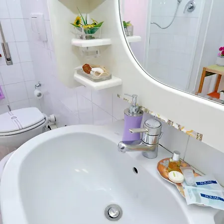 Piazza San Giovanni Bed & Breakfast 3*