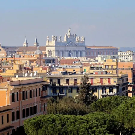 Piazza San Giovanni 3* Rome