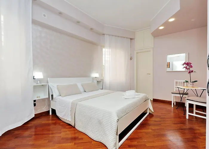 Piazza San Giovanni 4*